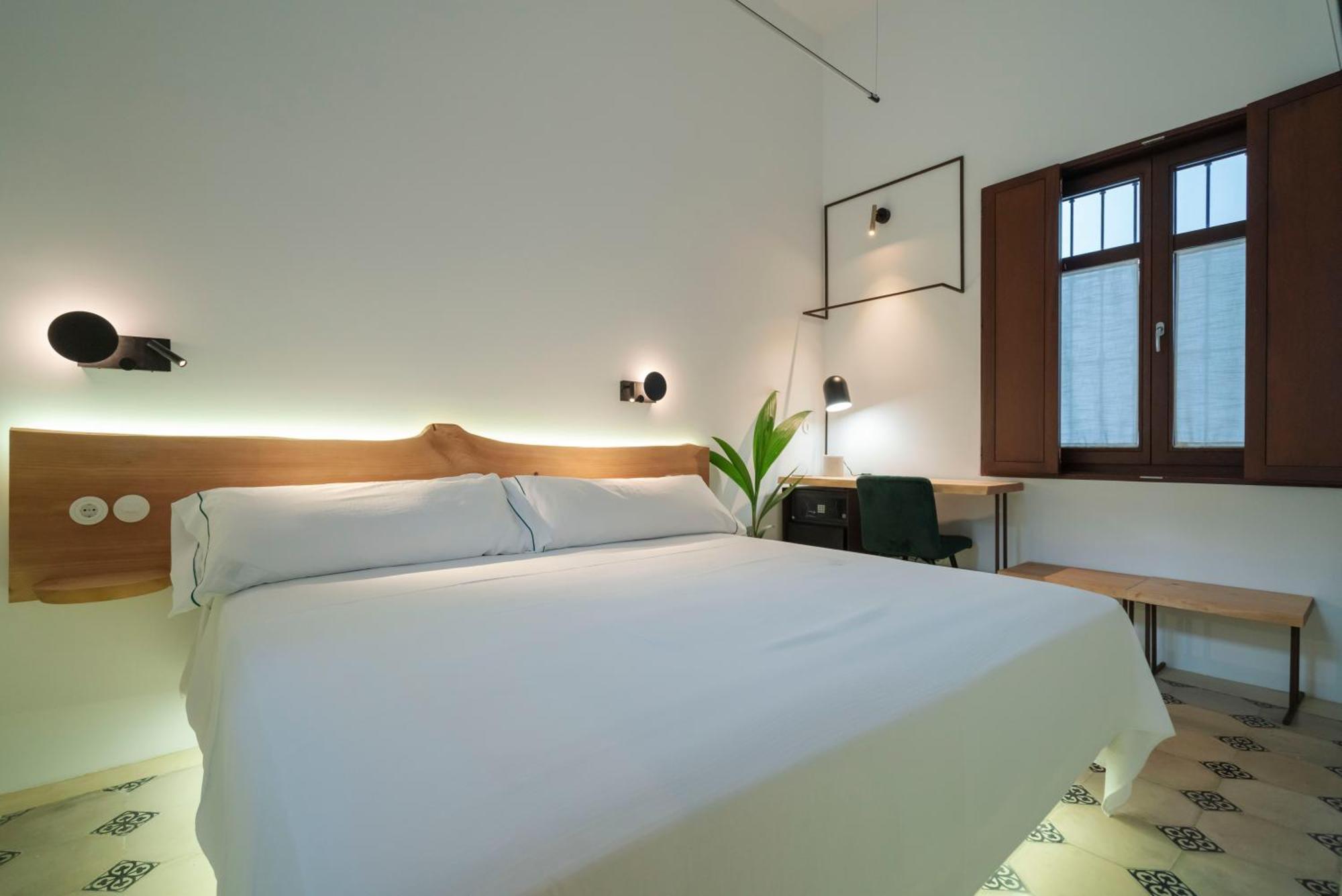 La Moderna Suites Malaga Exterior photo