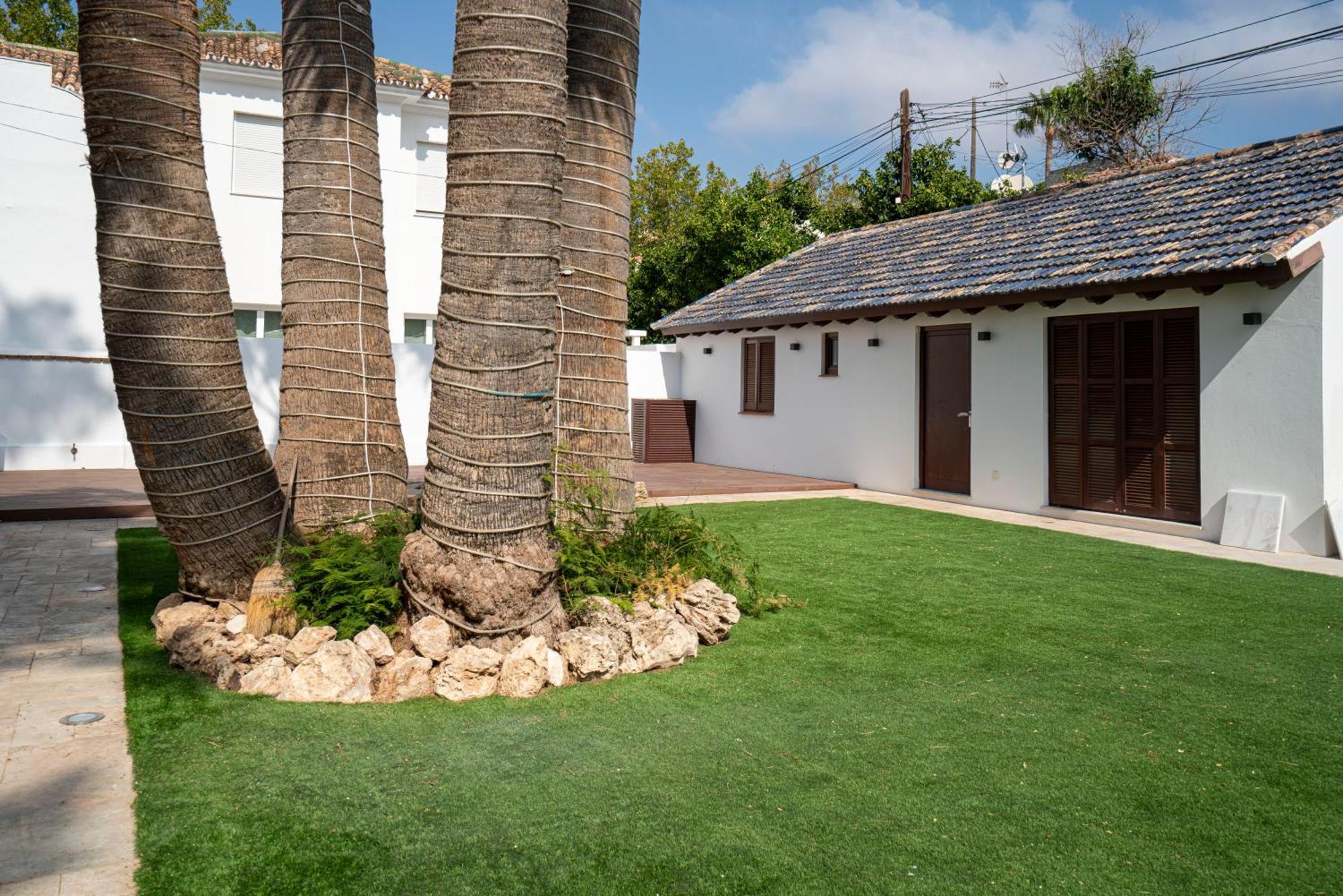 La Moderna Suites Malaga Exterior photo