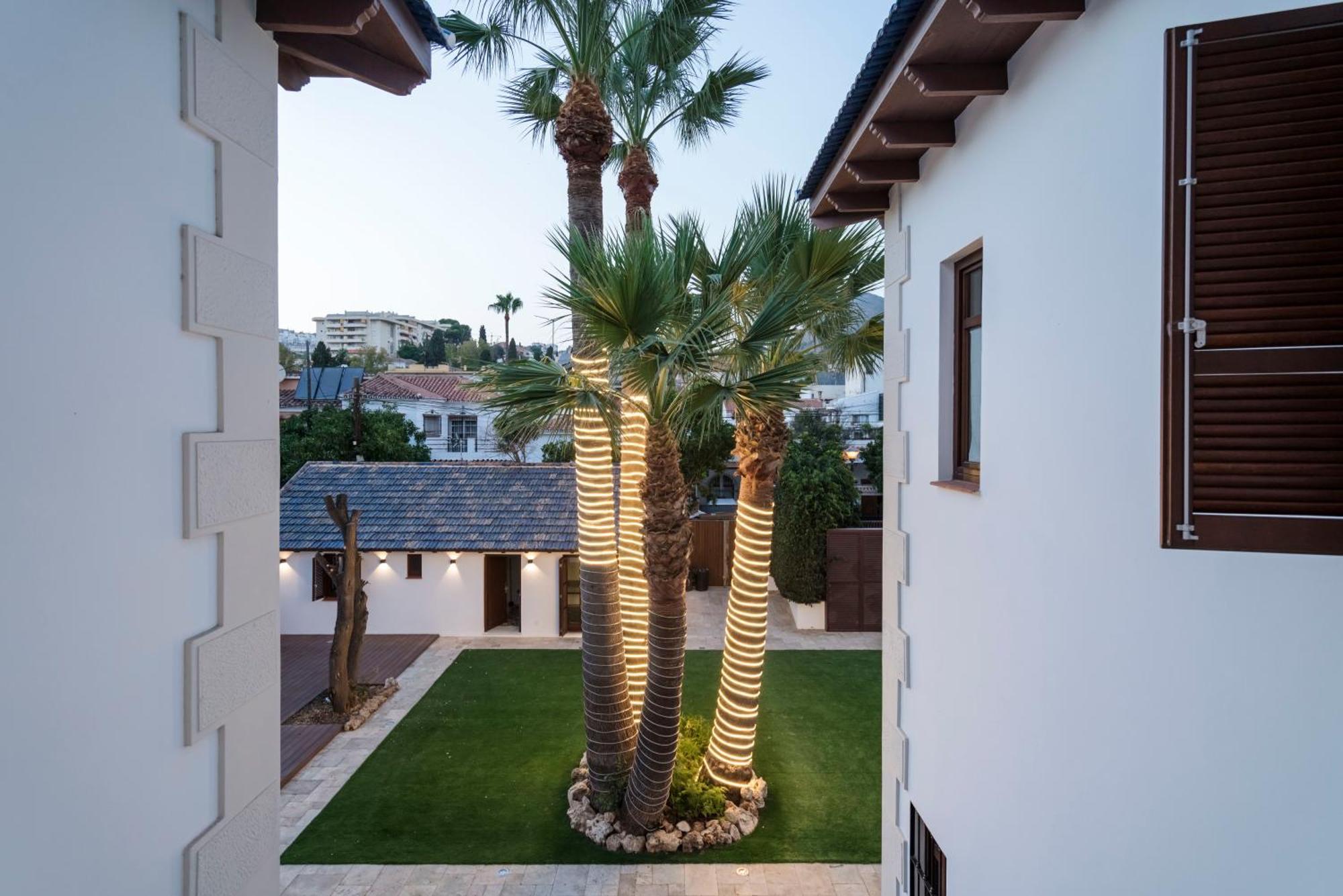 La Moderna Suites Malaga Exterior photo