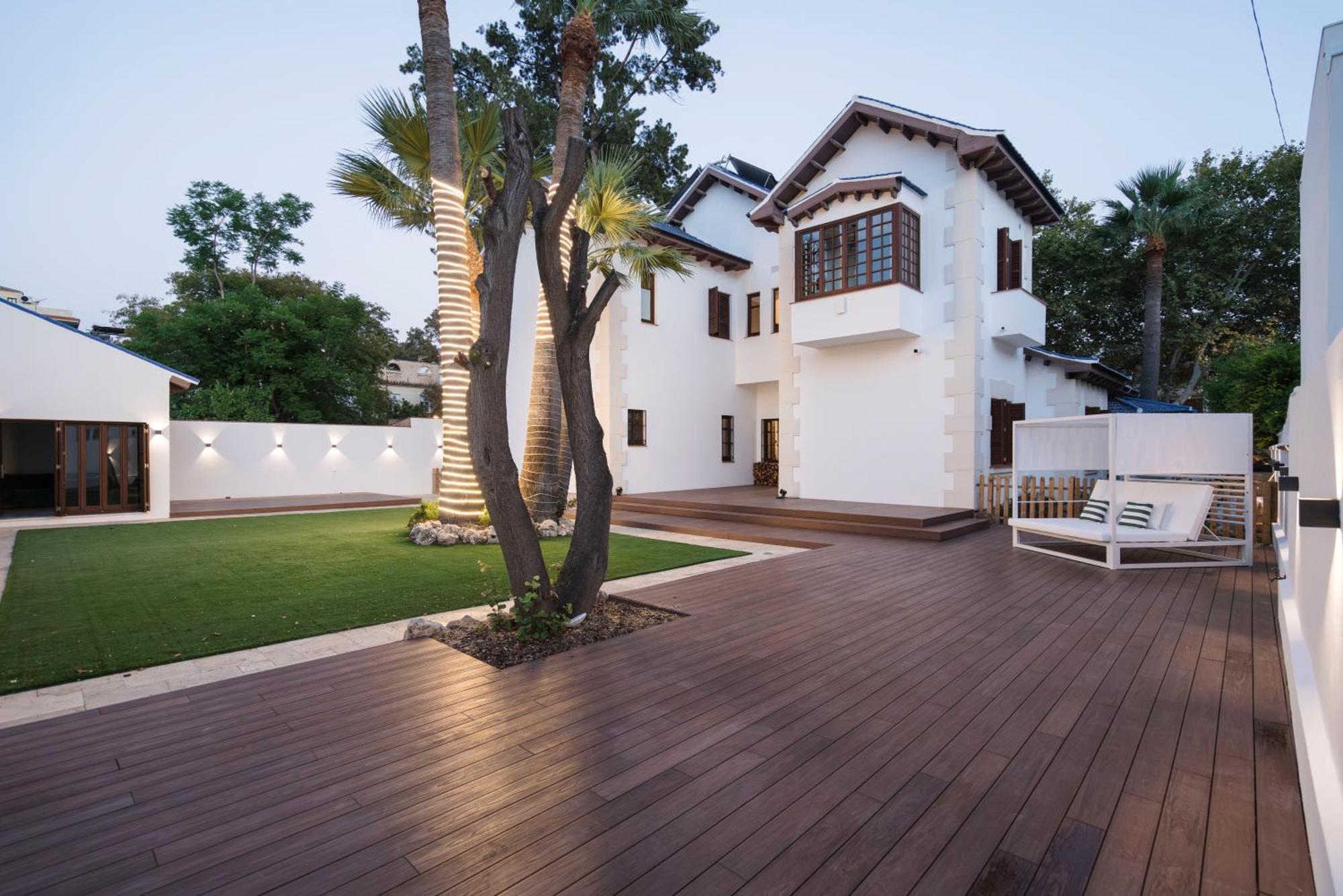 La Moderna Suites Malaga Exterior photo